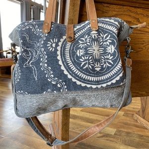 Myra Bag Abridge Weekender